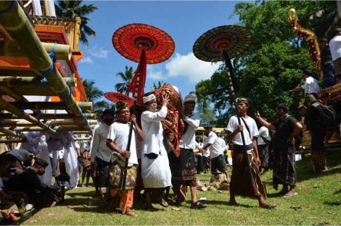 Pemberdayaan komunitas berbasis kearifan lokal konsep peran strategi dan contoh