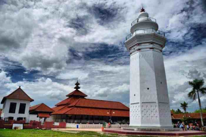 Banten masjid agung kerajaan peninggalan