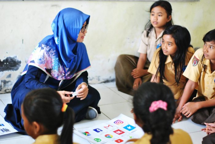 Syarat menjadi guru sekolah dasar