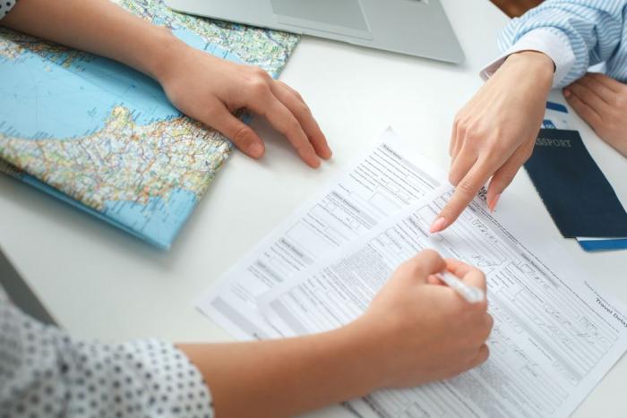 Gaji travel agent