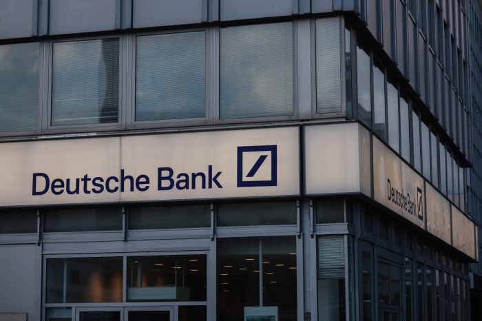 Gaji deutsche bank ag