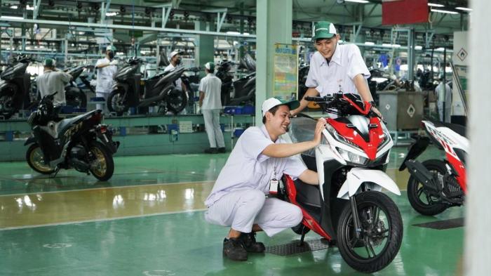 Gaji adm astra daihatsu motor