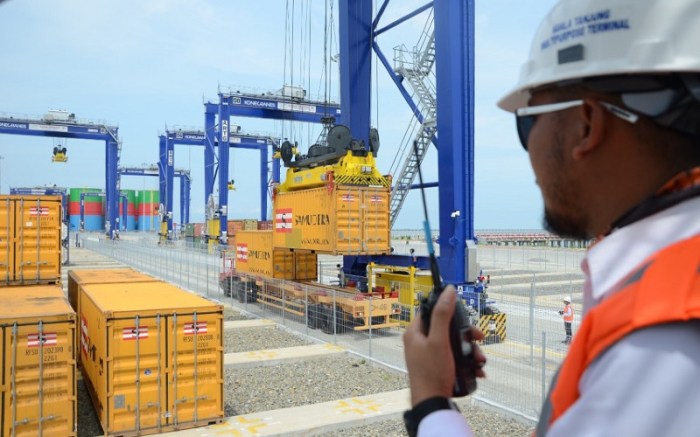 Gaji pelindo pt pelabuhan indonesia