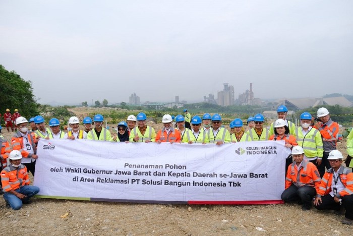 Gaji pt solusi bangun indonesia tbk