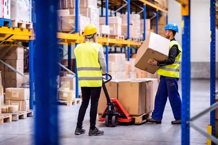 Gaji warehouse staff
